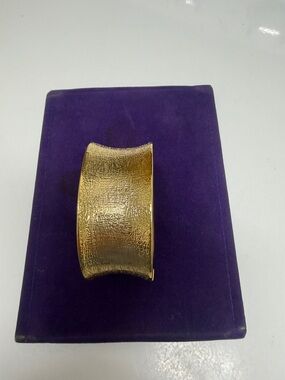 Textured Gold tone Cuff Bracelet - Women fashion costume Jewelry